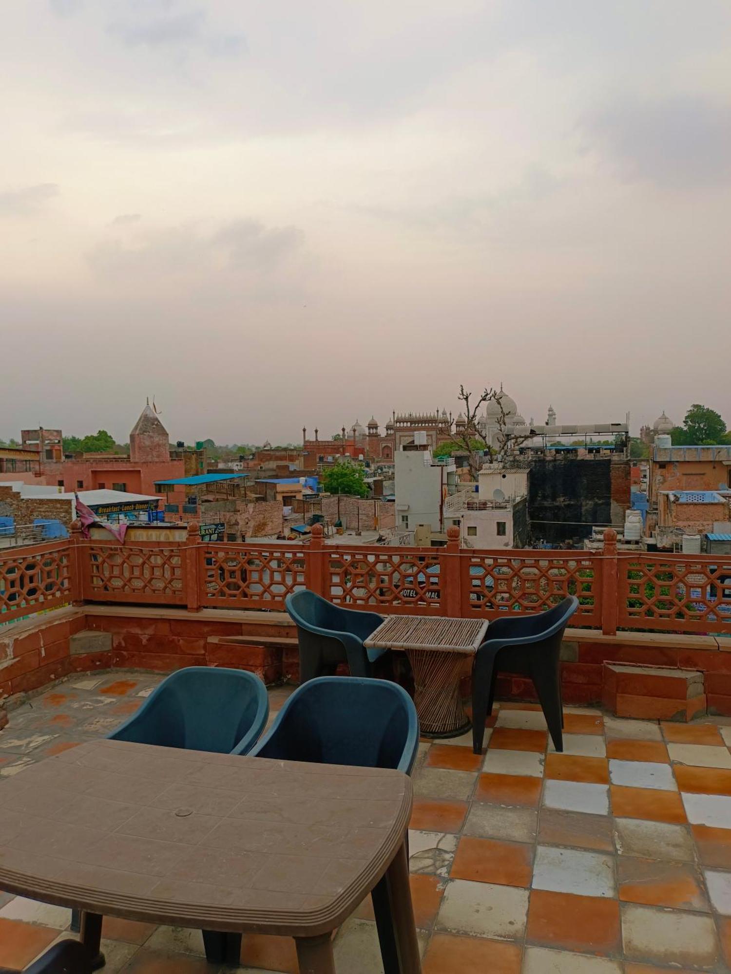 Hotel India Inn Walking Distance From Taj Mahal-- Rooftop Taj Mahal View Agra  Eksteriør bilde